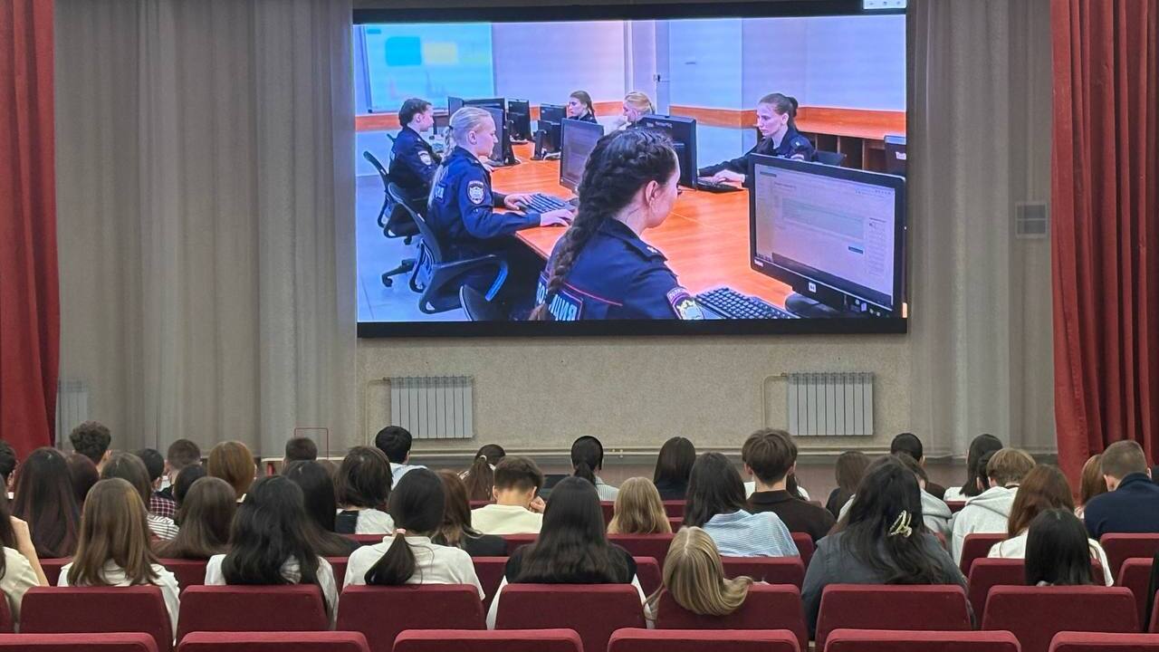 Профориентационная встреча с представителями УМВД России по городу Сургуту